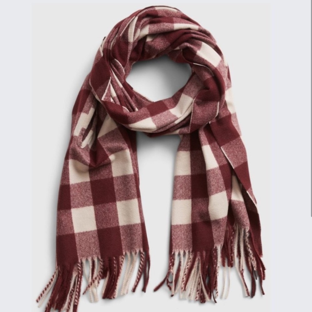 Gap Cape Scarf
